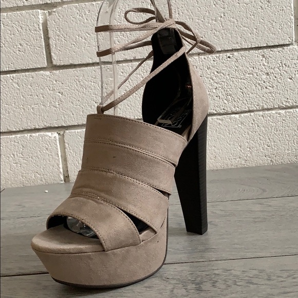 Size 10 Clay Cutout Faux Suede Ankle Tie Platform - Picture 2 of 6